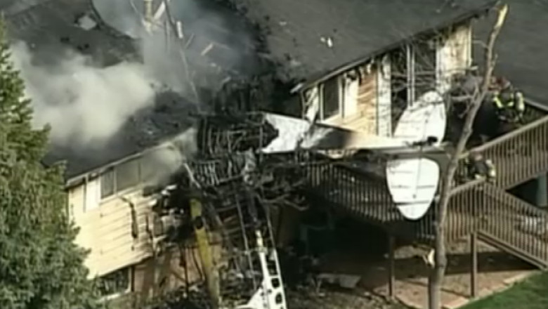 Avion prabusit peste o casa, in Colorado Imagine