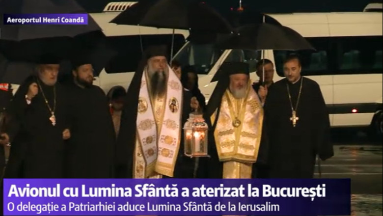 Avionul care aduce Lumina Sfanta in Romania a aterizat la Bucuresti Imagine