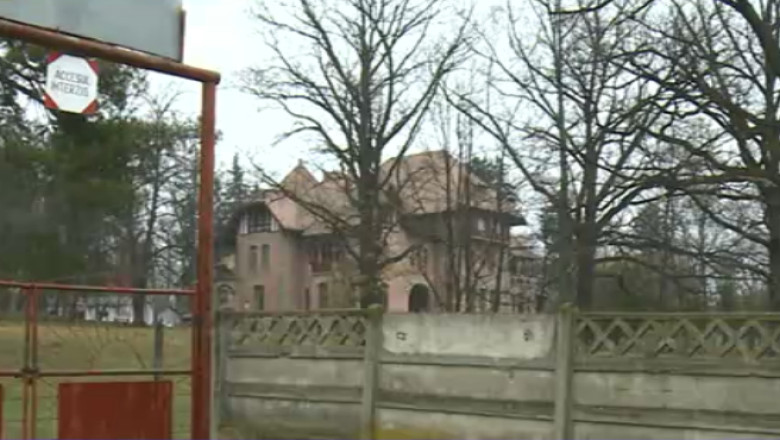 Azi palat, maine hotel de lux. Palatului Stirbey, ajuns in ruine, a fost cumparat de un investitor israelian Imagine