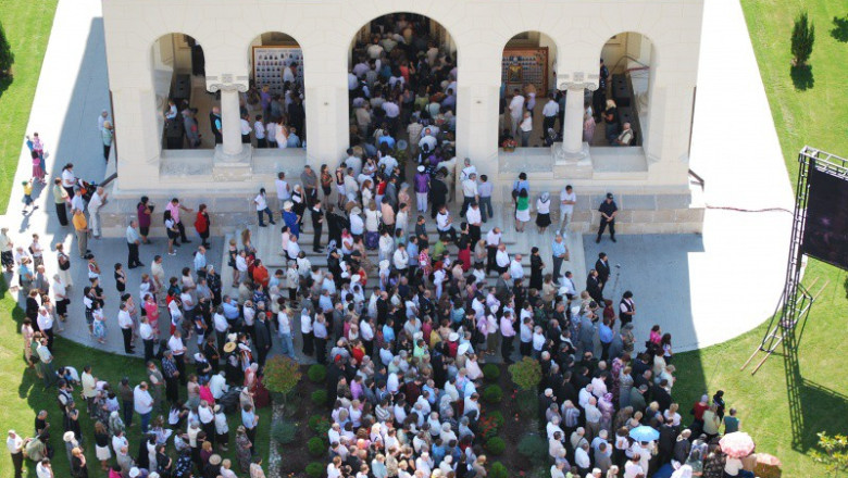 Azi sunt sarbatoriti Sfintii Constantin si Elena. Peste 1,7 milioane de romani isi celebreaza onomastica Imagine