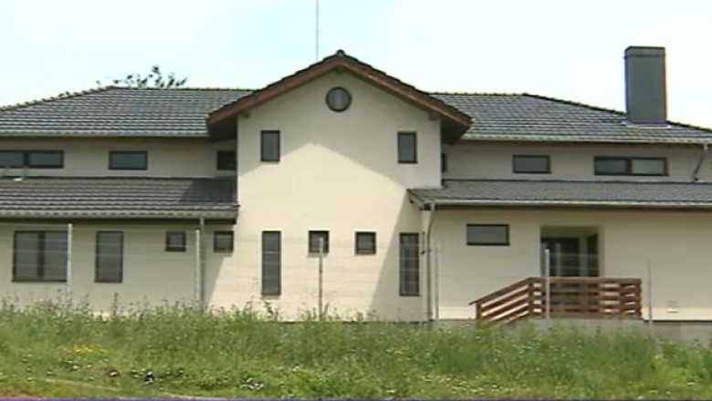 Azil modern nefolosit pentru ca nu e racordat la electricitate. Firma unui deputat UNPR a subcontractat lucrarile Imagine