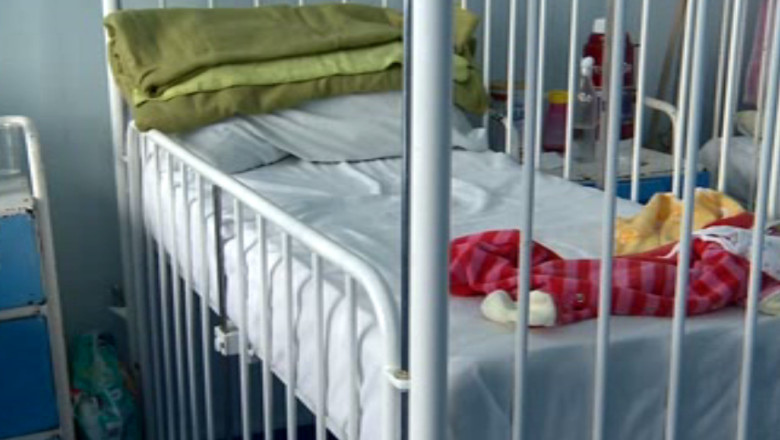 BACAU. Niciun vinovat in cazul copilului legat de pat in spital Imagine