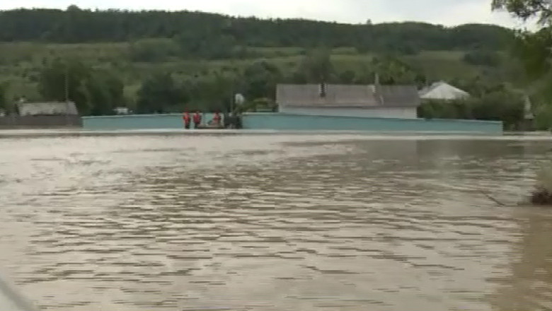 Bacau. Oameni evacuati din calea apelor Imagine