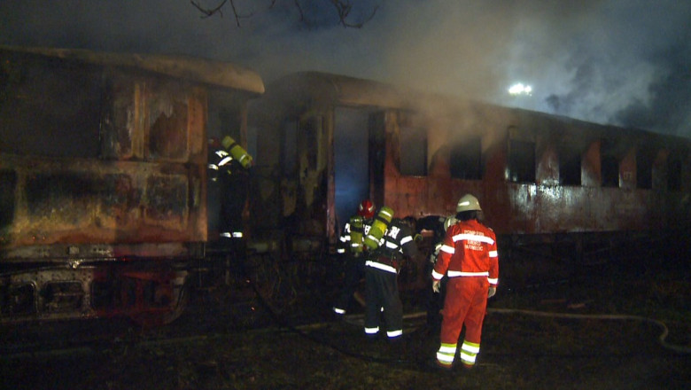 BACAU. Vagoane mistuite de flacari. Incendiul a dus la intarzieri de zeci de minute ale trenurilor Imagine