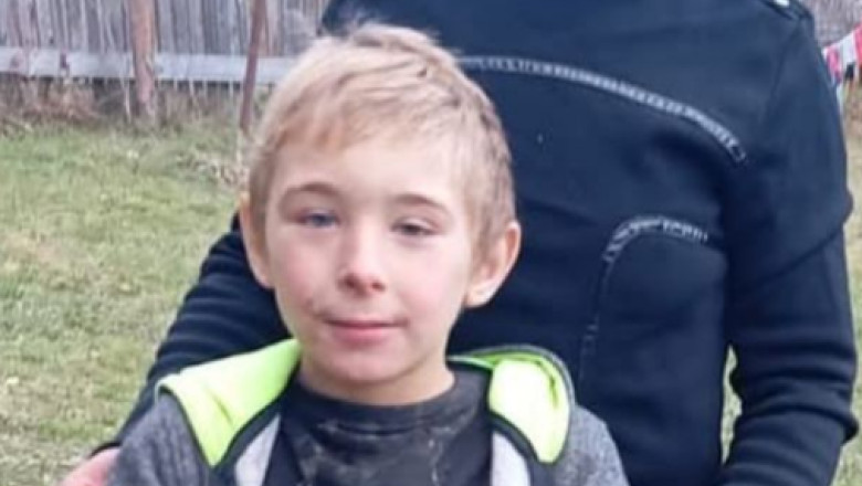 Baiat de sapte ani, cautat dupa ce a plecat intr-o padure din Bicaz-Chei si nu s-a mai intors. Politia cere ajutorul populatiei Imagine