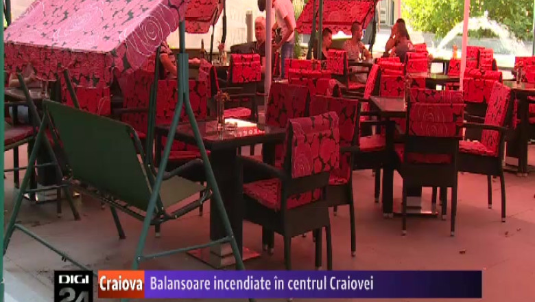 Balansoare incendiate in centrul Craiovei Imagine