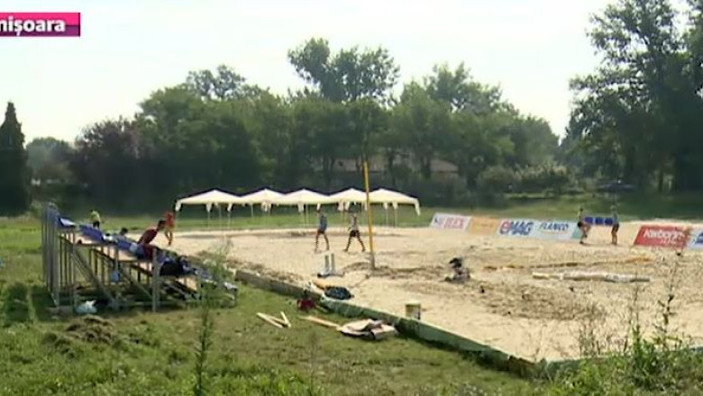 Balcaniada de volei pe plaja, la Timisoara. Competitia are loc in Parcul Rozelor  Imagine