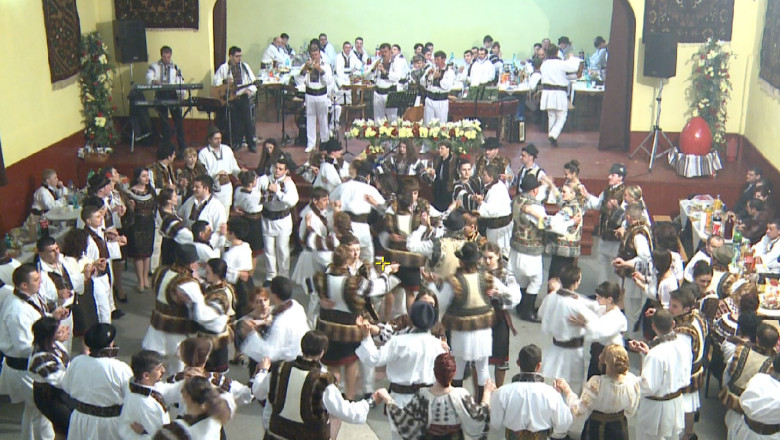 Balul Gospodarilor. In Bucovina, localnicii pastreaza traditiile cu sfintenie Imagine