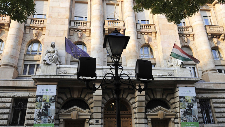 Bancile din Ungaria trebuie sa returneze clientilor comisioanele considerate incorecte Imagine