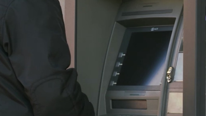Bancile vor fi obligate sa afiseze comisionul la fiecare operatiune la ATM Imagine