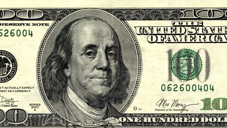 Bani dusi pe apa sambetei. 30 de milioane de bancnote de 100 de dolari, tiparite gresit in SUA Imagine