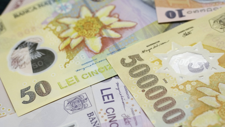 Bani in avans pentru bugetarii cu salarii taiate Imagine