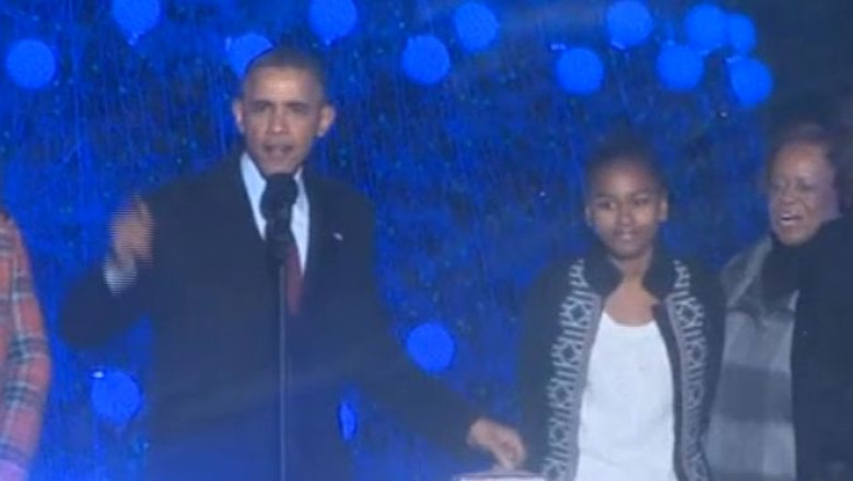 Barack Obama a aprins luminile bradului de Craciun din fata Casei Albe Imagine