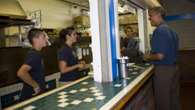 Barack Obama, la fast-food. Presedintele american se afla in vacanta la Martha's Vineyard Imagine
