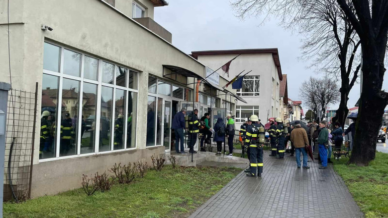 Barbat amendat pentru ca a pulverizat "in mod accidental" cu spray lacrimogen in sediul Casei Judetene de Pensii Alba Imagine
