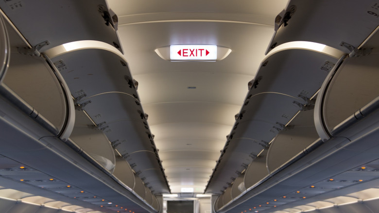 Barbat arestat in Scotia dupa ce a amenintat cu bomba intr-un avion si a strigat „Moarte lui Trump”. Momentul a fost filmat de pasageri Imagine