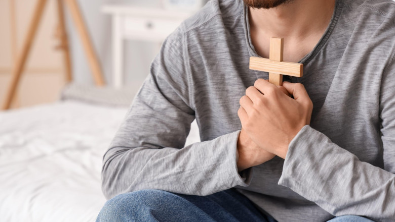 Barbatii tineri conduc o „renastere religioasa” in SUA. Crestinismul castiga adepti in Generatia Z si la nivel global Imagine