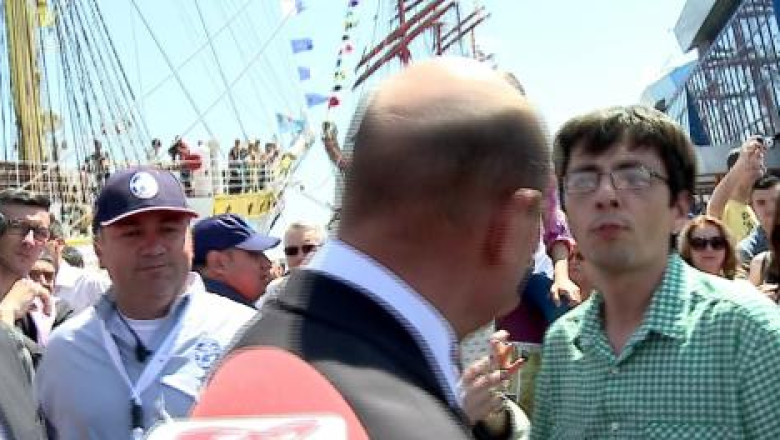 Barbatul care l-a scuipat pe Traian Basescu va fi internat o saptamana la psihiatrie Imagine