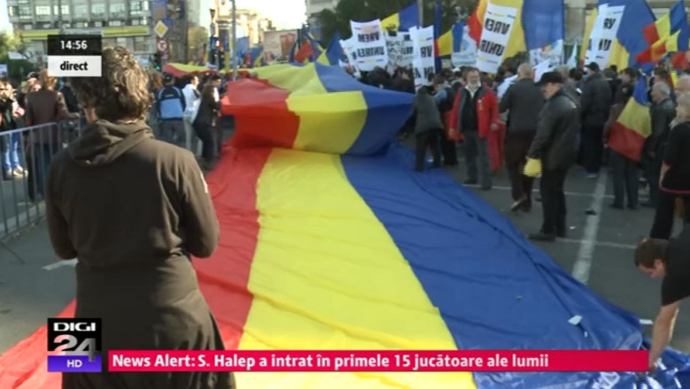 „Basarabia e Romania”: Mii de persoane au participat la cel mai amplu mars pentru unirea cu Republica Moldova  Imagine