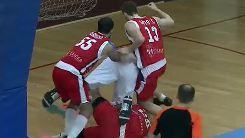 BASCHET. CSM-U Oradea, infrangere cu Energia. Bataie generala pe final de meci Imagine