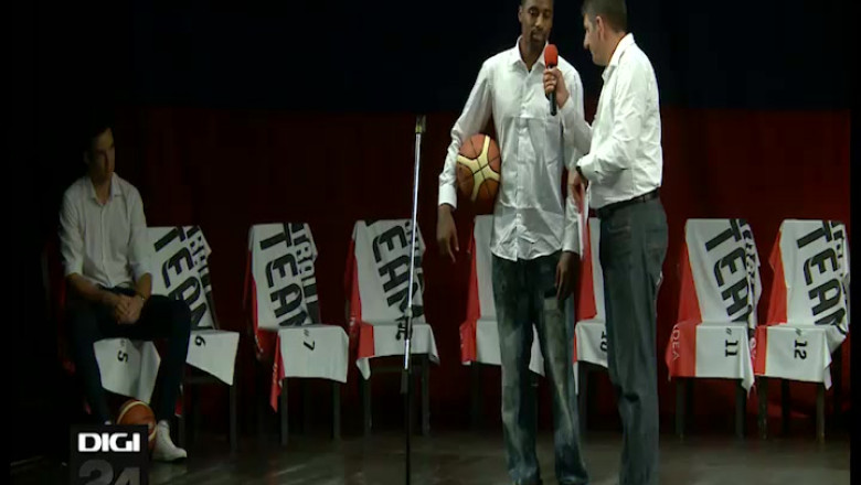 BASCHET. CSM U Oradea si-a prezentat lotul la Teatrul "Regina Maria" Imagine