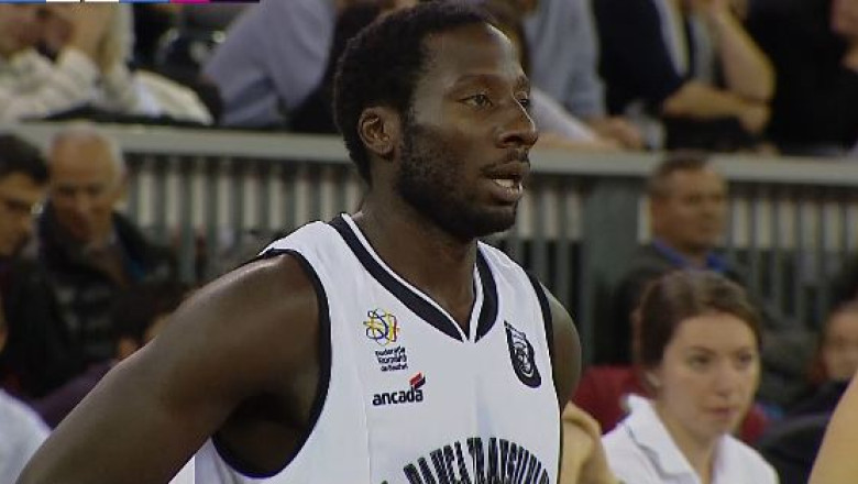 Baschet. Curtis Millage: "La multi ani, Romania!" Imagine