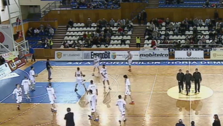 Baschet. Dedicatie pentru fane, de la jucatorii echipei "U" Mobitelco Imagine