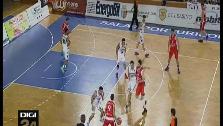 BASCHET. Esec usturator pentru oradeni: 60-94 cu U BT Cluj-Napoca, in derby-ul Transilvaniei Imagine