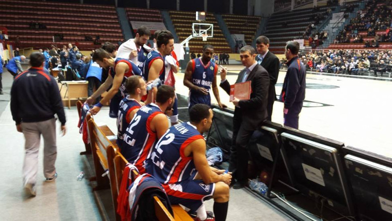 BASCHET. Fara sanse in fata liderului. Avtodor Saratov - CSM-U Oradea 92-73 Imagine