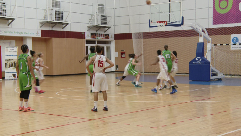 BASCHET. Fetele de la Phoenix au invins la Oradea Imagine