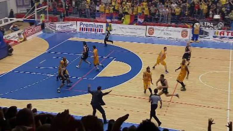 Baschet. Incrancenare sub panou Imagine