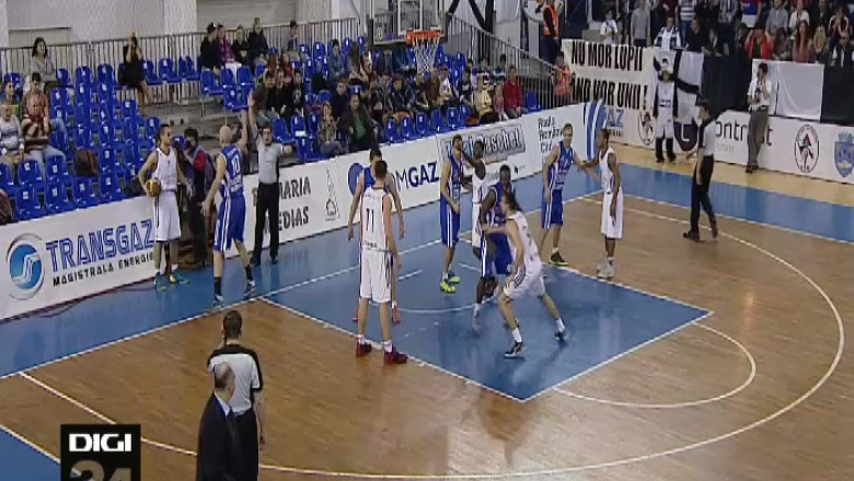 BASCHET. Infrangere pe teren propriu Imagine