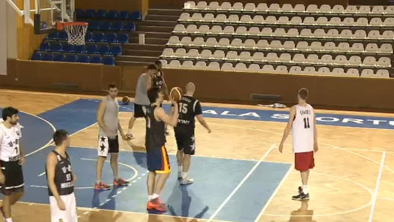 Baschet. Jucatorii echipei U Mobitelco merg dupa puncte in Oltenia Imagine