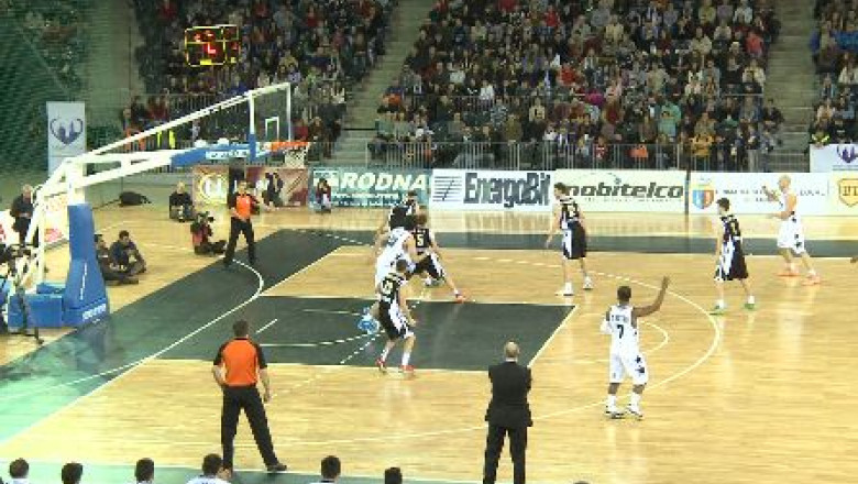 Baschet la nivel inalt fara "U" Imagine