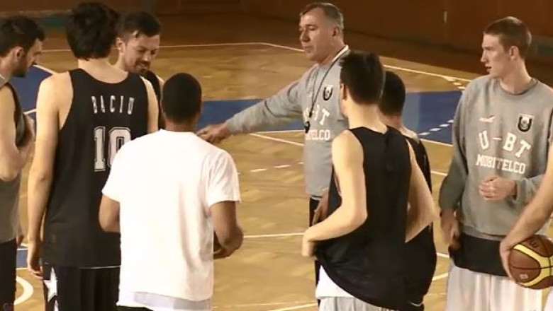 Baschet. Meci decisiv la Sibiu pentru U BT Mobitelco Imagine