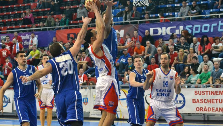 BASCHET. Meci usor, scor pe masura: CSM Oradea - Farul 99-50 Imagine