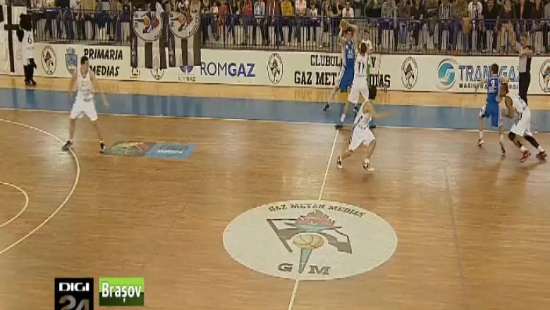 BASCHET. Mediasul castiga insa raman problemele salariale Imagine