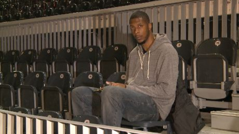 Baschet. Pivotul Jonathan Jones are sanse mari sa ramana la "U" BT Cluj-Napoca Imagine