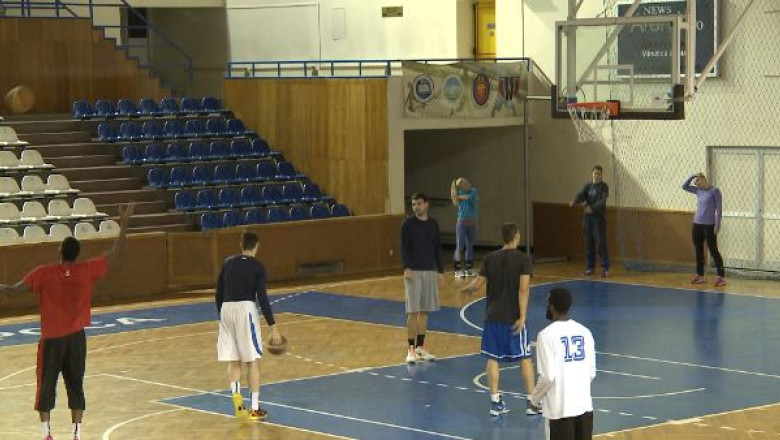 Baschet. "U" versus "U" Imagine