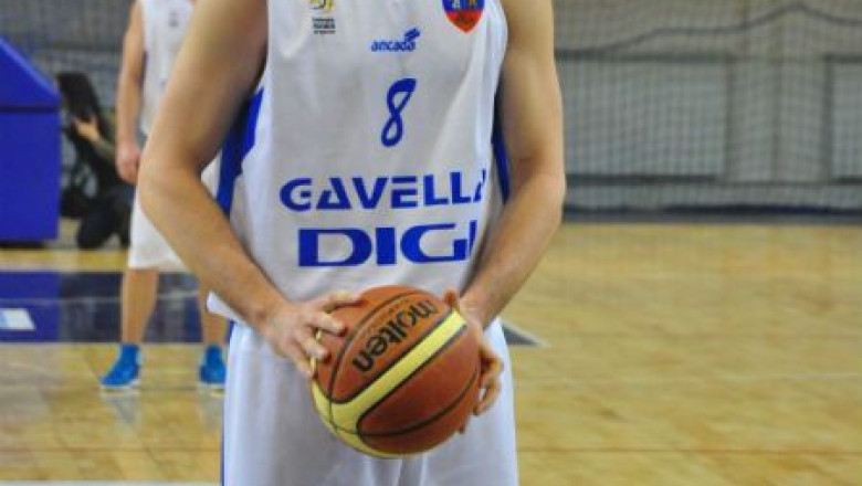 BASCHET. Rares Pasca si-a prelungit contractul cu CSM Oradea Imagine