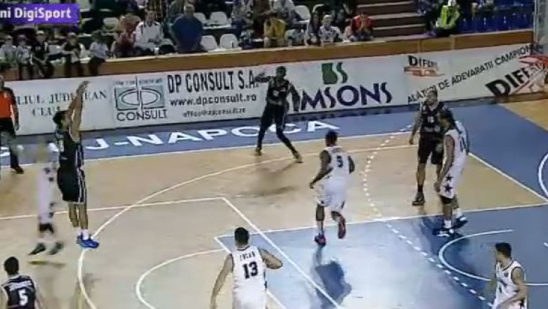 Baschet. Spectacol sub panou. U BT Cluj a castigat meciul cu BC Timisoara din Cupa Romaniei Imagine