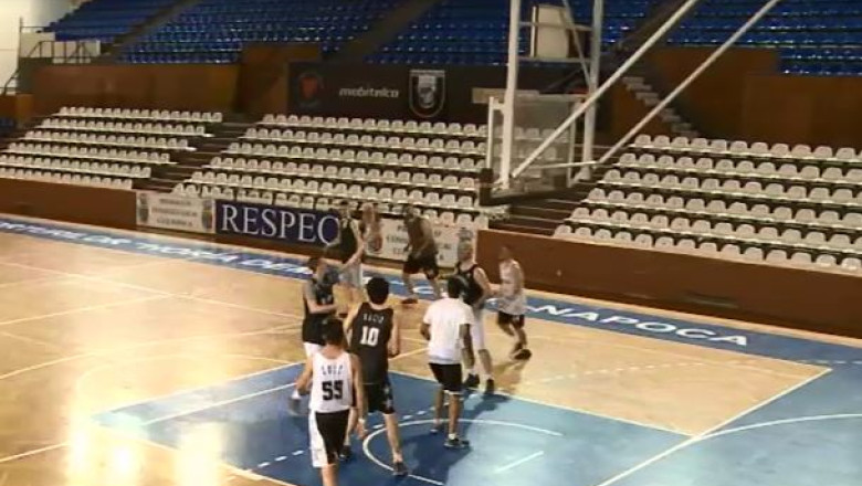 Baschet. U BT Mobitelco Cluj, calificare in semifinale Imagine