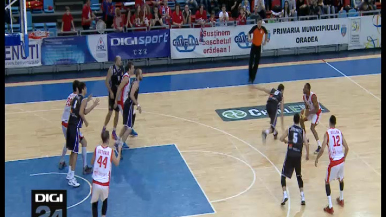 BASCHET. Victorie la final de an. CSM-U Oradea - BC Timisoara 91-66 Imagine