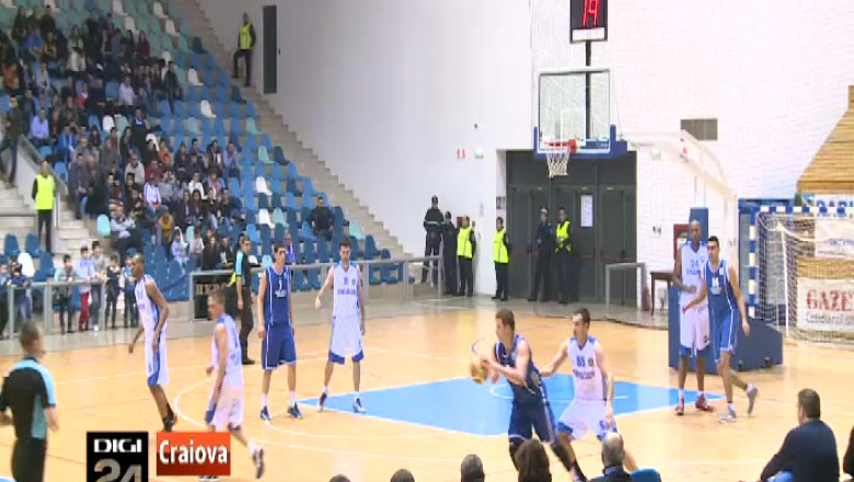 Baschetbalistii craioveni au atins "suta" pentru prima data in Polivalenta Imagine