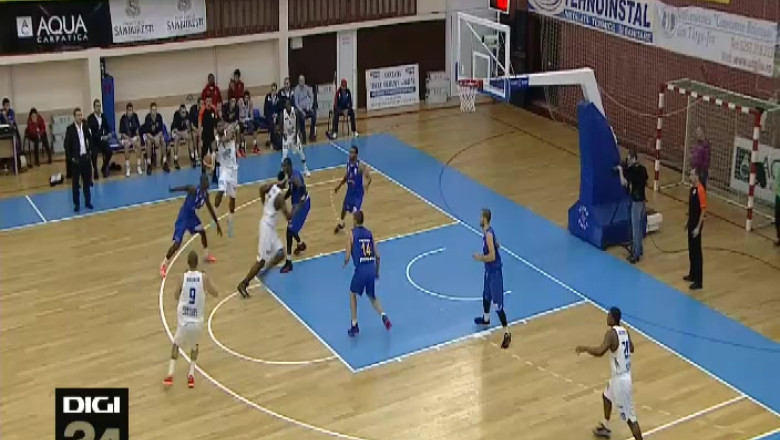 Baschetbalistii, victorie dupa o pauza de o luna. "U" Cluj - SCM "U" Craiova, 62 - 76 Imagine