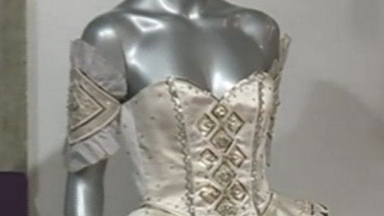 „Basmul” Printesei Diana s-a vandut la licitatie. Rochia a ajuns intr-un muzeu din SUA Imagine