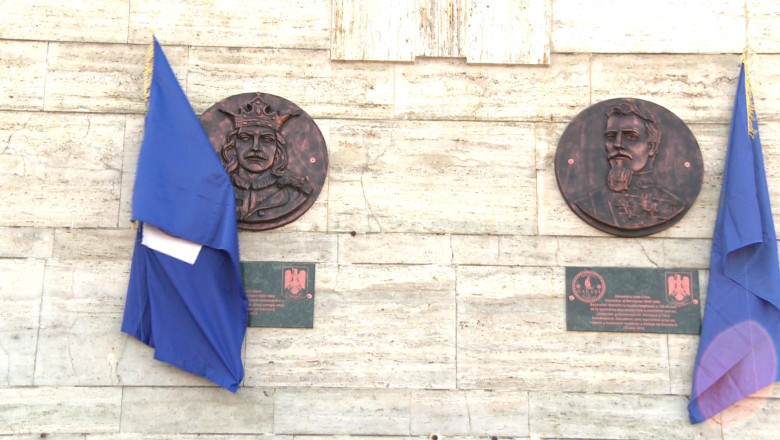 Basoreliefuri pe faleza din Galati. Stefan cel Mare este protectorul Politiei de Frontiera Imagine