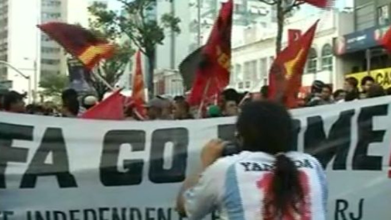Batai de strada in Argentina, dupa infrangerea in fata Germaniei. Sute de manifestanti au fost dispersati de politie in Buenos Aires Imagine