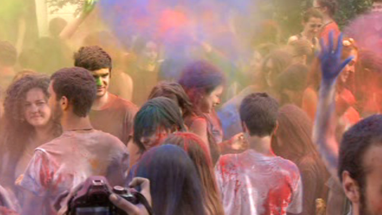 Bataie cu vopsea, distractia colorata de la Street Delivery Iasi 2014 Imagine