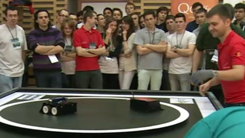 Batalia robotilor. Creatiile studentilor au luptat in ring si printre obstacole Imagine
